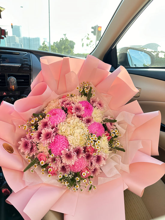 Luxury pink flowers bouquet