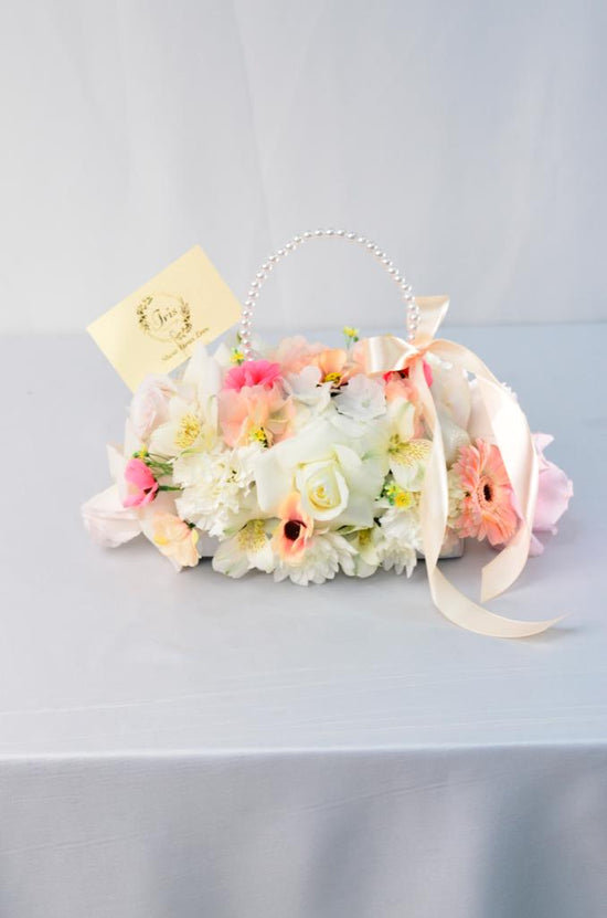 White and pink flowers tray