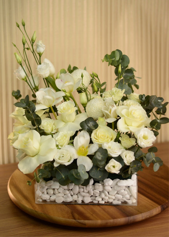 White flowers tray