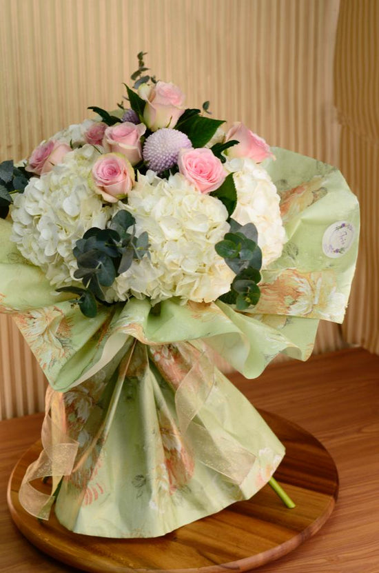 White and pink luxury bouquet