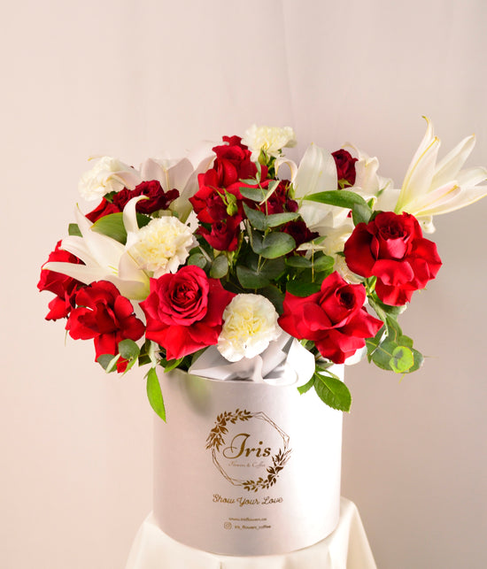 Red and white flowers box